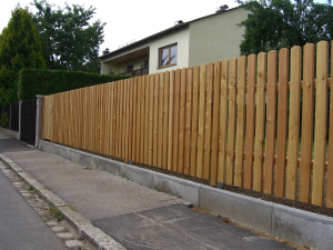 Zäune aus Holz – ein ein nachhaltiger Baustoff